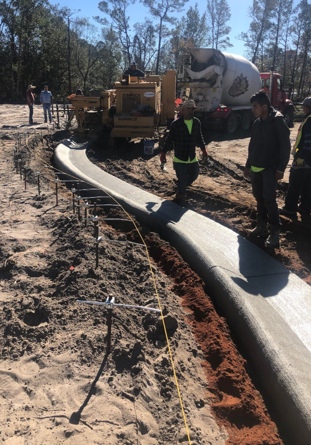 services/concrete/curbing/chavers_construction_curbing_eglin_credit_union3.jpg